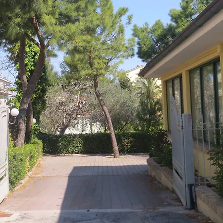 Girasole Отель Чивитанова-Марке