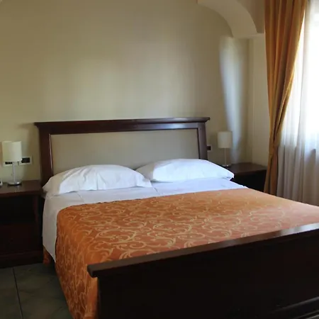 Отель Girasole 3*